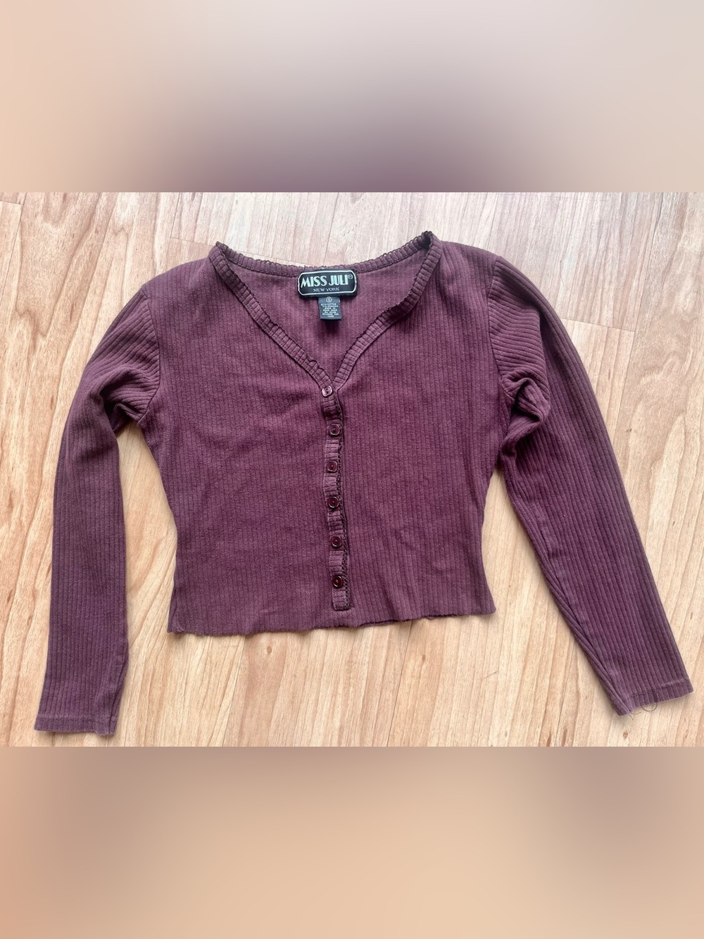 90s Ribbed Button-Front Cropped Long Sleeve Top